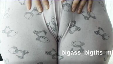 Watch curvy young Latina MILF get kinky with her toes and pussy in solo play