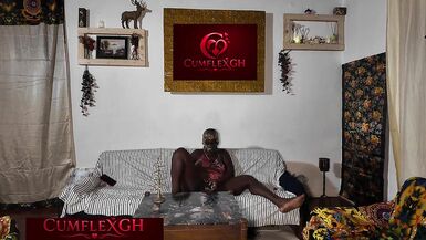 Bibi 58 enlouquece na sala com seu solo sexy