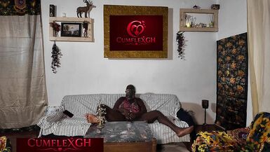 Bibi 58 enlouquece na sala com seu solo sexy