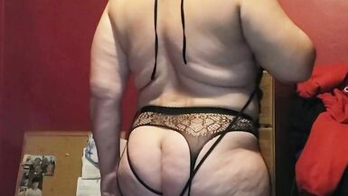 Rothaarige MILF lässt sich die Muschi lecken and mit Sperma gefüllt