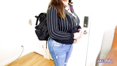Les gros seins et le corps pulpeux de Celeste avalent une bouche pleine de sperme en levrette POV !