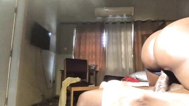 Watch slim thicc babe Themuni get her curvy body penetrated in the bedroom