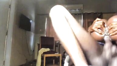 Watch slim thicc babe Themuni get her curvy body penetrated in the bedroom