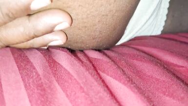 Madrastra asiática caliente Sweet Sinner con tetas y culo perfectos se pone traviesa con un semental