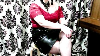 Sieh zu, wie AimeeParadises perfekte reife Titten von Peter Stones hartem Blowjob und MILF-Skills brutal dominiert werden