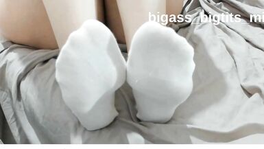 Bigass_Bigtits_MILFs Solo-Fetisch: Weiße Socken, dicke Frau, High Heels, Füße, Fußfetisch