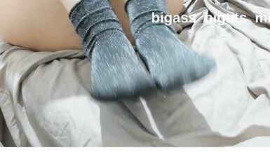 Fetiche de meias, pés, pés e pés da milf Bigass_bigtits vai te deixar louco