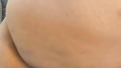 AlinaVelvet engaña a su esposo con un dildo y se corre en POV video casero - 13 image