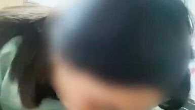 Moglie pinay tettone MILF si prende una bella sborrata nel culo grosso.