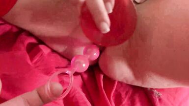 Guarda questa milf latina calda che si fa una scopata da sola e riceve una sborrata in faccia