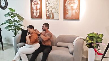 Le copain de ma belle-fille rejoint la fête avec la belle-mère et ses gros seins de latina