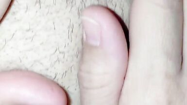 Hotlia, la femme mûre sexy en bas, devient coquine en lingerie sexy