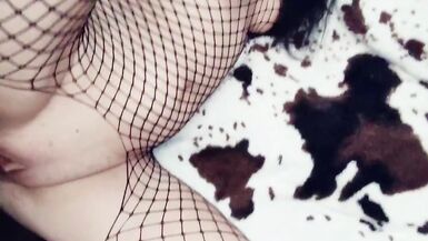 Hotlia, a esposa madura gostosa de meia, apronta de lingerie sexy