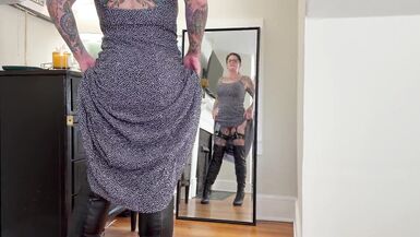 Mira cómo rebotan las curvas de Carrie Capri mientras se masturba con un consolador enorme - 3 image