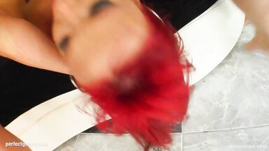 观看变态熟女 Niky 在 Milf Thing 进行一些硬核动作，尽情享受