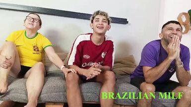 Regarde Joseph Britadeira and Mya Milf samusent pendant que beau-papa mate le match de foot - 3 image