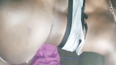 Regarde Enjoidapussy et sa copine séclater dans une sextape MILF-Gilf torride