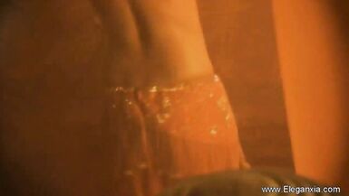 Striptease sedutor e provocação da Índia com movimentos softcore
