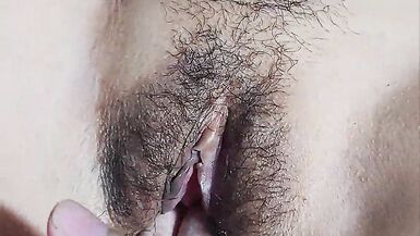 MILF Pinay cowgirl leva uma sentada forte sem camisinha e ganha uma gozada cremosa