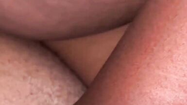 Lily and Bliss001 - Sieh zu, wie diese zwei schwarze MILFs ihre natürlichen Titten und Ärsche gefingert und hart gefickt werden, während sie vor Lust stöhnen
