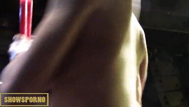 MILF italienne blonde se fait fistée fort dans une session fisting torride - 12 image