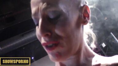 MILF italienne blonde se fait fistée fort dans une session fisting torride - 15 image