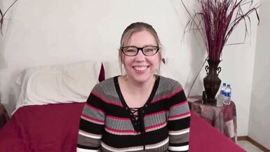 Le milf minute Lana, Nikko, Misty, Emma e Jay si fanno distruggere la figa stretta da grossi cazzi durante il casting hotwife