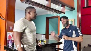 Milf toma Uma e Chama Doze amigos por una puta asaltante