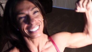 Mate Sexual Alexis, MILF chaude, chauffe et humilie avec son grosse clito et son gode-ceinture
