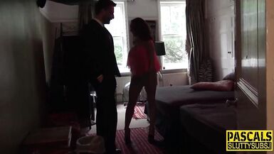 MILF britannique dominée et baisée profond par une grosse queue - 3 image