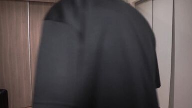 Il timido figliastro si scopa le tette grosse e il culo stretto della sua sexy matrigna