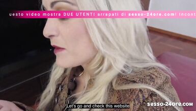 Donna matura scopa un nerd super nerd (porno italiano)