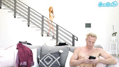 Sieh dir diese heißen MILFs an, wie sie in wilder Interracial-Action mit großen Schwänzen und Cowgirl-Action reiten! - 1 image
