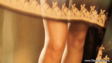 MILF seductor de India y Asia se desnuda y provoca en un striptease caliente - 9 image