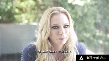 MOMMYS GIRL - Vicino indiscreto becca la MILF Reena Sky e la sorellastra Tiffany Watson - SOTTOTITOLI IN ITALIANO