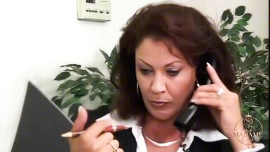 Sledge Hammer and Vanessa Videl treiben es wild im Büro - MILF in Dessous - 1 image