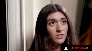 Mira a Tommy Pistol y Lauren Phillips llevar a Aubry Babcock a un trío salvaje con lamidas de coño y garganta profunda