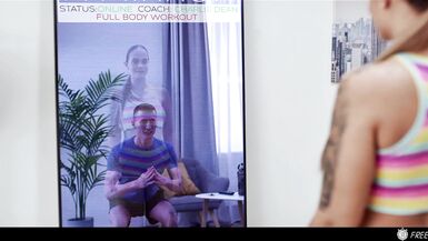 Jennifer Mendez, Charlie Deanin zorlu bir antrenmanından sonra büyük göğüslerini kremalı hale getiriyor - 2 image
