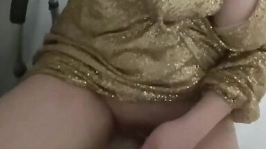 Il cosplay mozzafiato di Arabian Snowwhite la fa godere sotto la doccia con la forza dellacqua. - 5 image