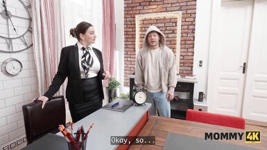 Sieh zu, wie Michael Fly und Mini Mitzix einer heißen MILF zeigen, wie man mit ihrer saftigen Muschi in Strümpfen richtig fickt - 2 image