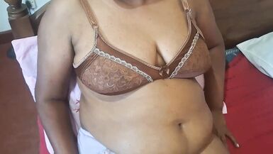 MILF asiatique juteuse aux seins naturels se filme en train de se faire démonter fort - 6 image