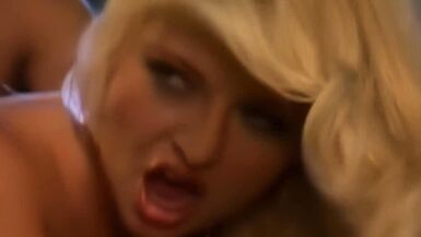 La MILF rubia de Bobbi Eden es una reina del anal hardcore