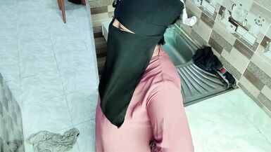 Betty69, Eshita Vabi and Desiboy67 - El primer sirviente se folla a la hotwife en la cocina - 1 image