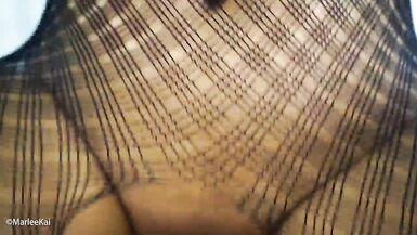 Sieh dir das echte Sex-Tape von Asian MILF Ragnar an - ihre enge Muschi vollgespritzt - 2 image