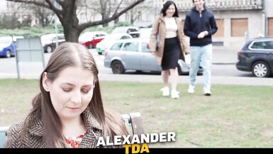 Livia Venom seduce Alexander TdA al parco con le sue tette naturali e il dirty talk. - 1 image