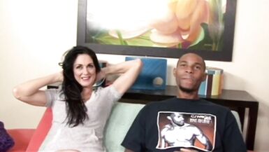 La pornstar brune Lake Russell adore se faire défoncer la chatte serrée par la grosse bite noire de Cj Wright