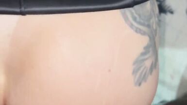 La milf Efipenovintatu si fa sfondate il culo mentre tradisce il suo uomo