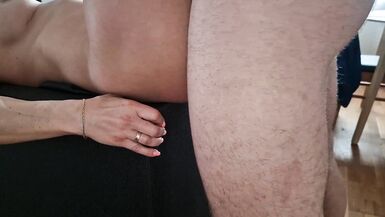 La matrigna si scatena con il figliastro in una scena MILF bollente sul pavimento - 11 image