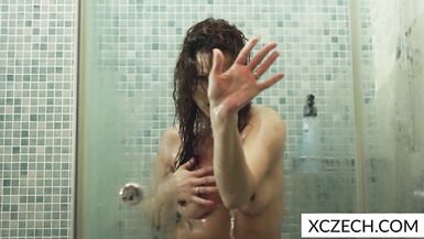 Heiße MILF bekommt eine dampfende Dusche und eine fette Ladung Sperma - 12 image