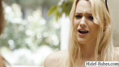 Şehvetli anne id anal oyuncak kullanarak onun havuz temizleyici analed fuck istiyorum